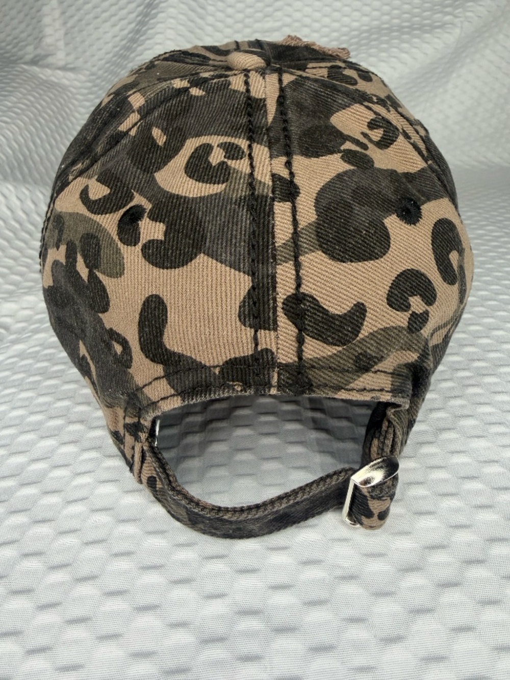 MEN'S CHROME HEARTS CAMO DISTRESSED BASEBALL CAP HAT M/L LIKE NEW - Picture 3 of 4